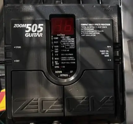 ZOOM COMPACT MULTI-EFFECTS